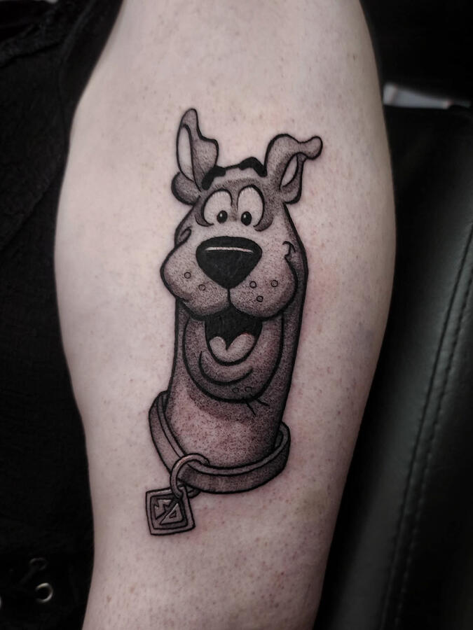 Blackwork tattoo of Scooby doo